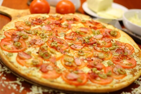 Pizza Jamón,tocino, tomate, aceitunas - Image 3