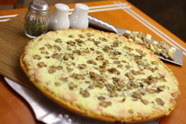 Pizza jamón y champiñones - Image 2