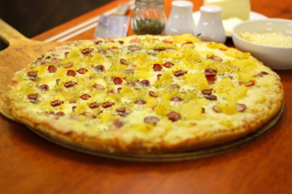 Pizza de Jamón, tocino y piña - Image 2